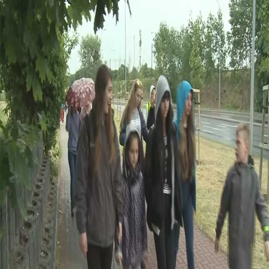 Pomaszerowali mimo deszczu i niesprzyjającej aury. Drugi już rajd pieszy „Szlakiem Dzika” zgromadził  miłośników pieszych wycieczek i wspólnego spędzania wolnego czasu.