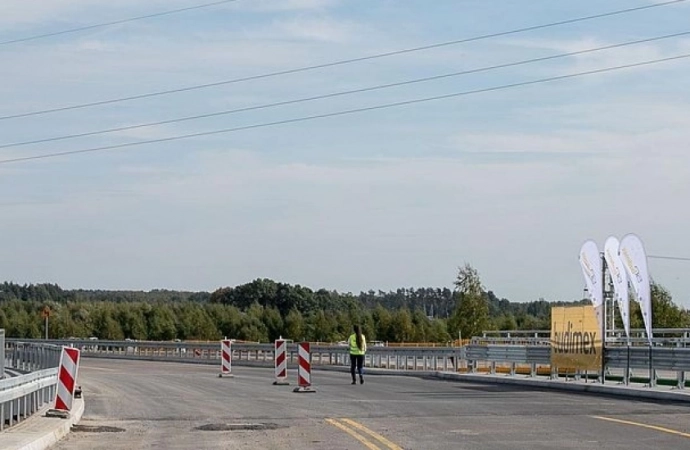 {Nowe tymczasowe rondo i przełożenie ruchu na nową jezdnię – to zmiany na ulicy Towarowej w Olsztynie.}